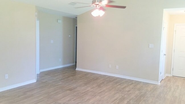 Adorable home steps from Wolf Bay! - Adorable home steps from Wolf Bay!