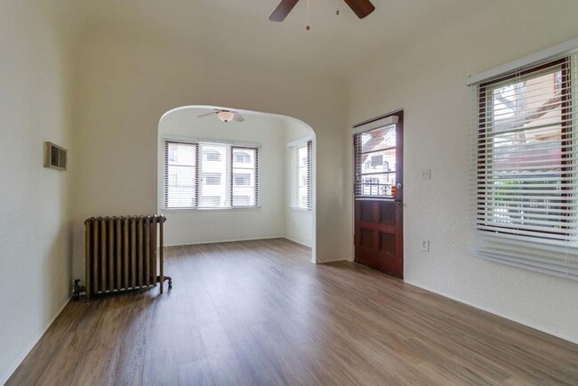 Photo - Charming Top Floor 1-Bedroom Apartment in Bankers Hill! Unidad 2360