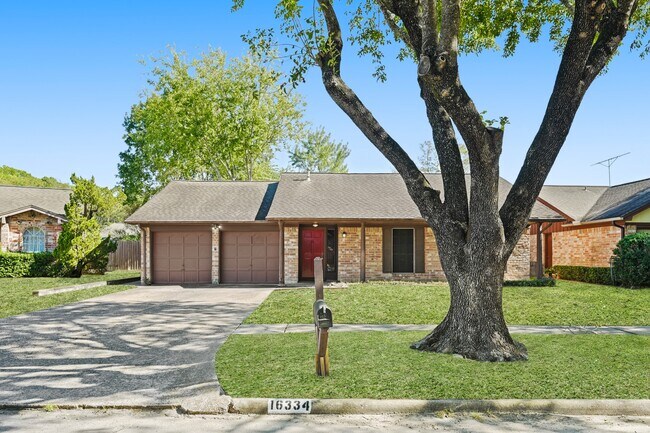 Photo - 16334 Hollow Wood Dr