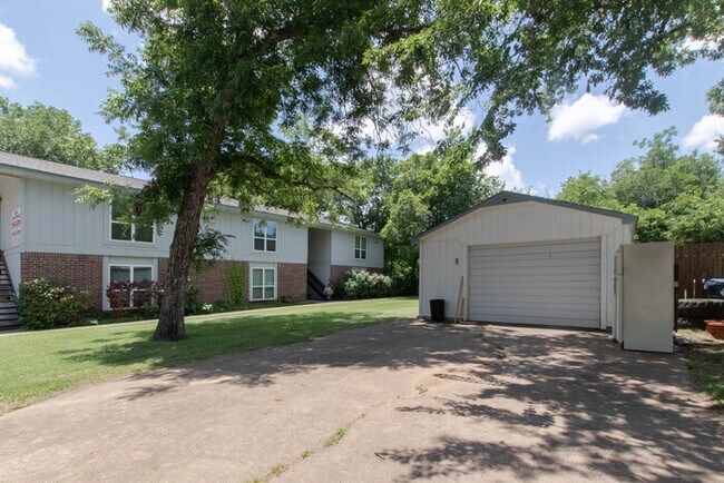 Photo - 301 Fry St