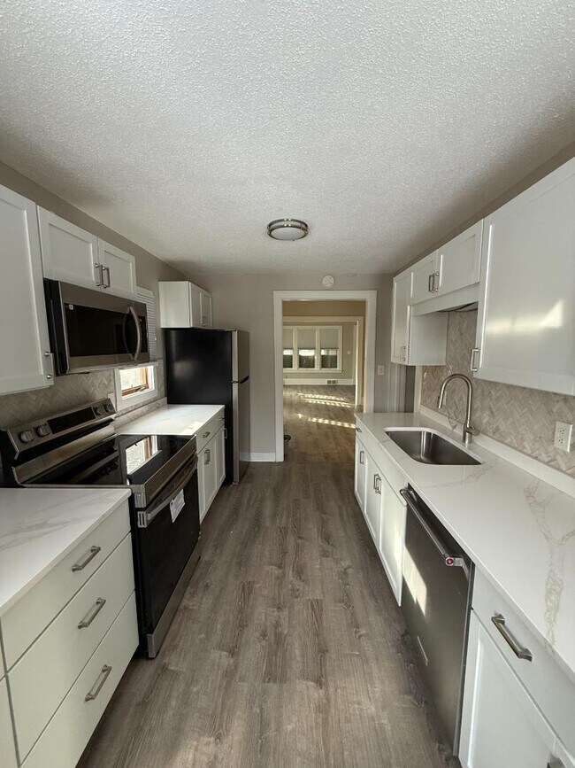 Photo - 3553 Dupont Ave S