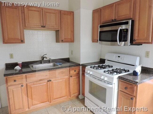 Building Photo - 274 Brookline St Unit #3L