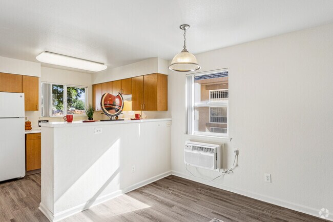 1BR, 1BA -597SF - Dining Area