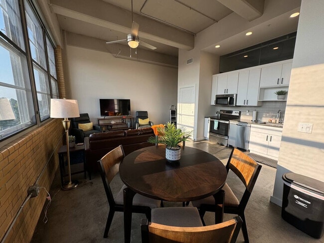 Photo - 1100 Richmond Hwy Unidad ID1056291P