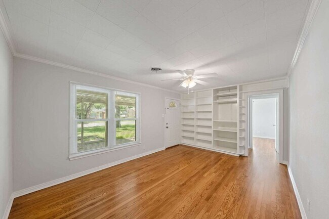 Photo - 5601 N Schilder Dr
