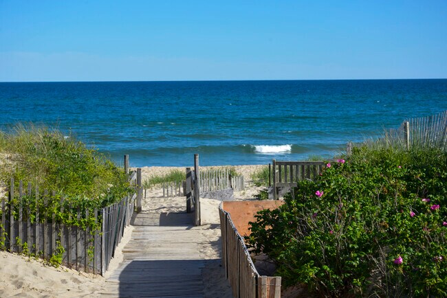 Photo - 22 Maidstone Ln