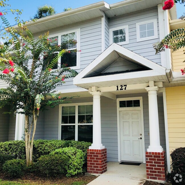 Building Photo - Very nice Townhome with two story ceilings...