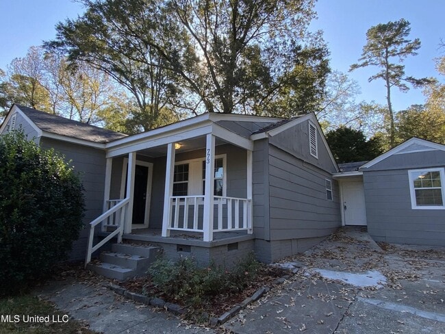 Building Photo - 773 Cedarhurst Rd