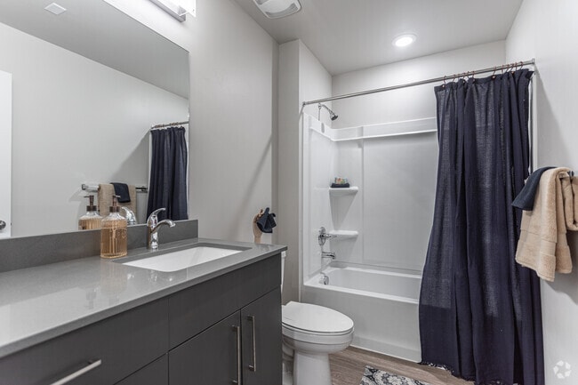 2BR, 2BA - 996 SF