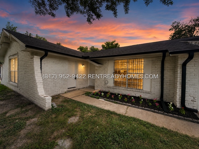 Building Photo - 903 Progreso Dr