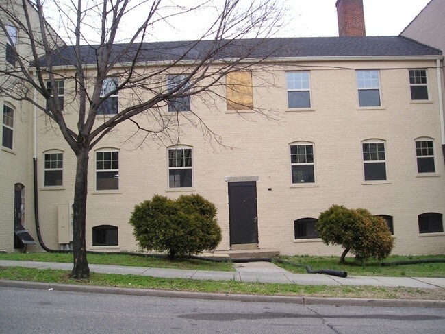 148 - 152 Wayne Pl SE - 148-152 Wayne Pl SE