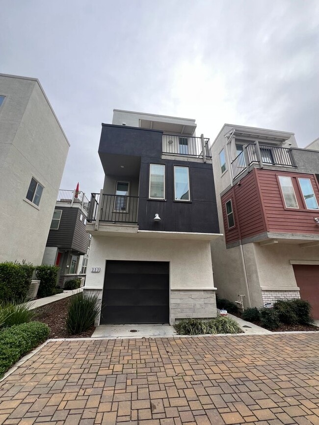 Photo - Beautiful 2 bedroom 2.5 bath three story condo!!