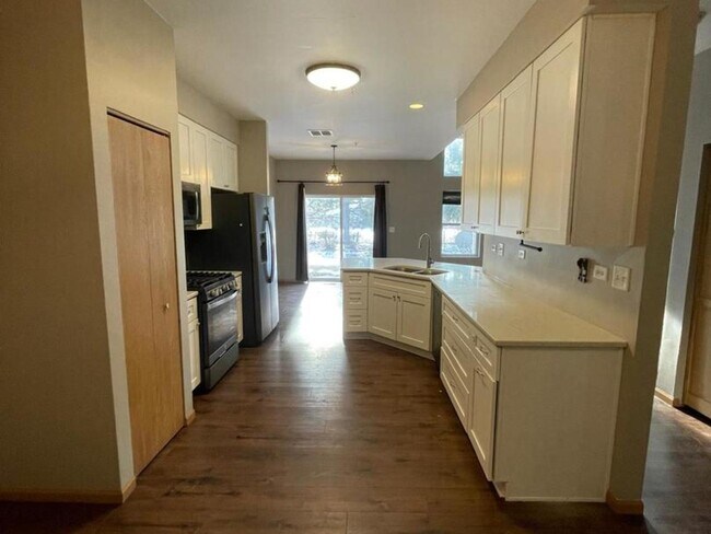 Photo - 458 Landmark Ave