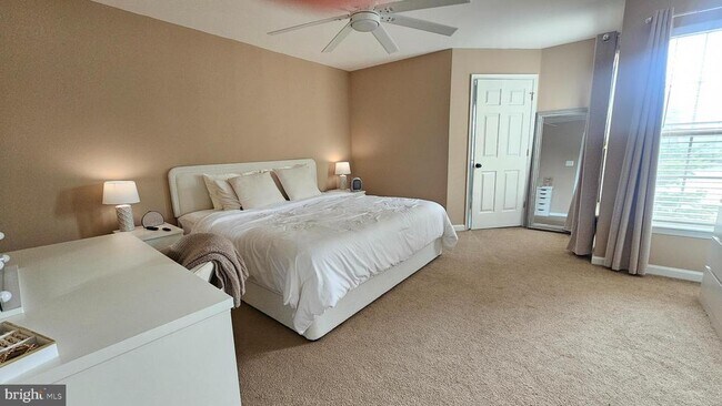Photo - 213 Windsor Ct