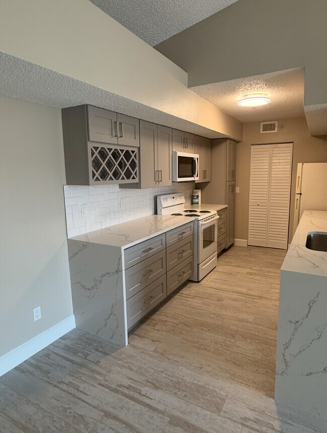 Building Photo - 13621 Eagle Ridge Dr Unit 1535 Rental