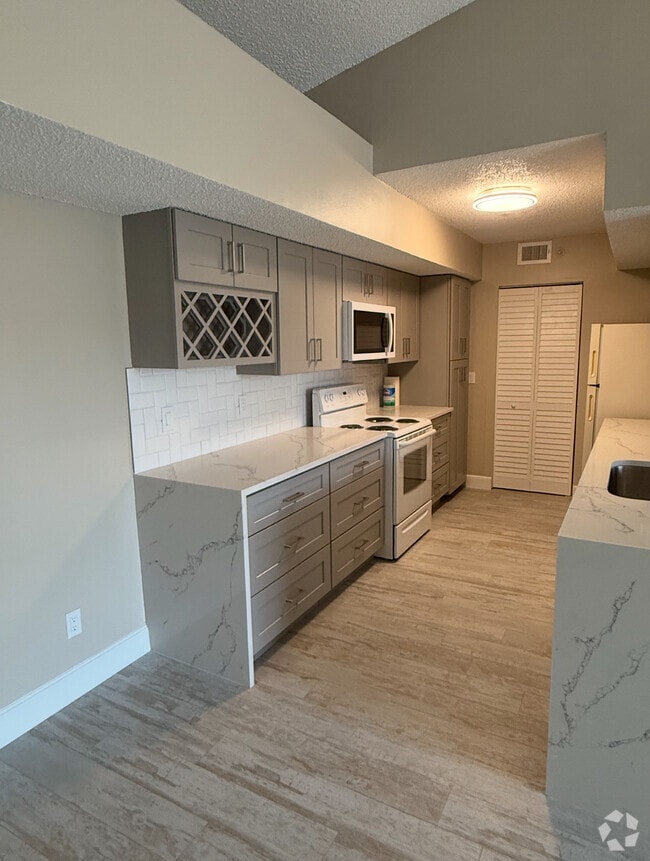 Building Photo - 13621 Eagle Ridge Dr Unit 1535 Rental
