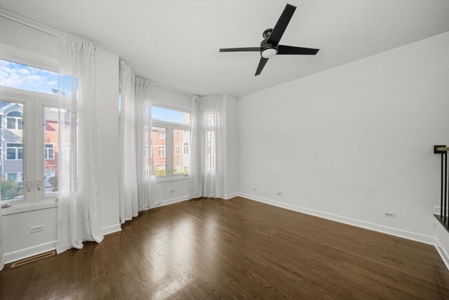 Photo - 2539 N Greenview Ave Condo