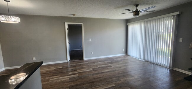 Building Photo - 8854 Eagleview Dr Unit 8854 Eagleview Dr Apt 3