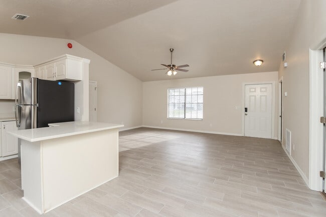 Photo - 1067 Pappas Rd SE