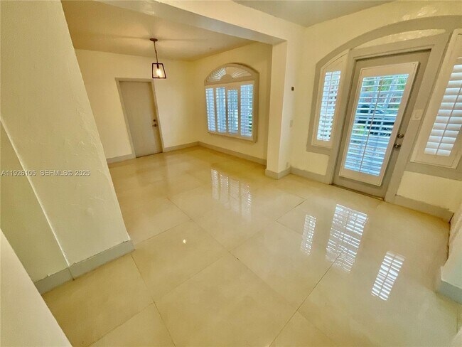 Photo - 1612 NE 2nd Ct Unit 1612