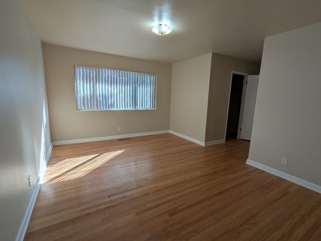 Photo - 635 Gisler Way