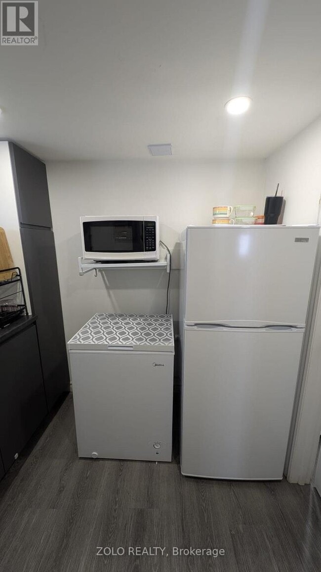 Photo - 285 W 31st St