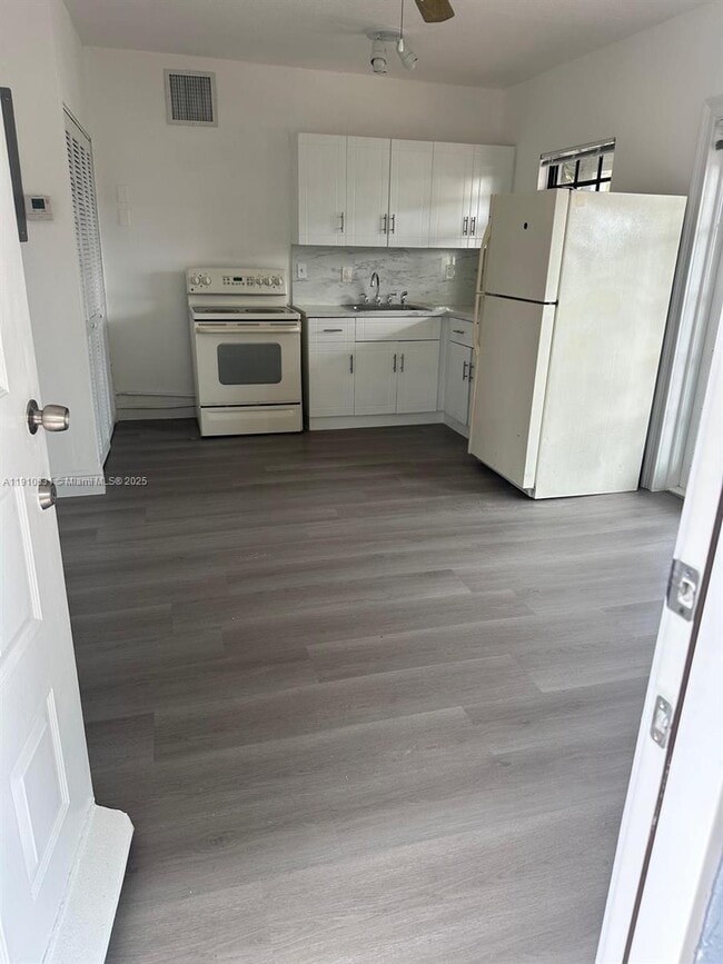 Photo - 312 SW 32nd Ave Unit 201