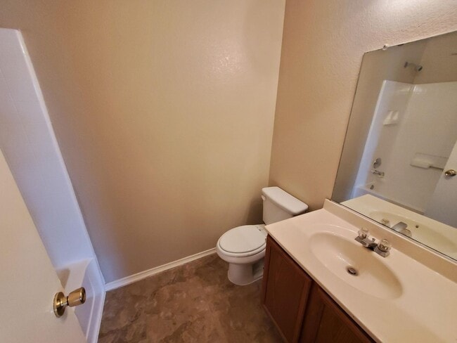 Photo - 3 bedroom in a great location!