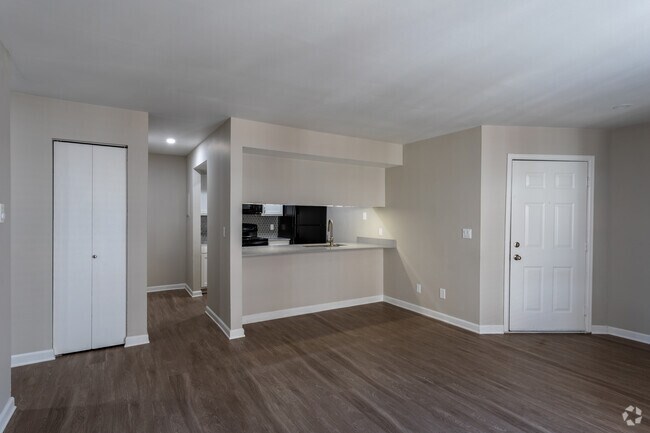 2BR, 2BA - 840 SF