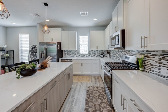 Building Photo - 18732 Centro Main St Unit B