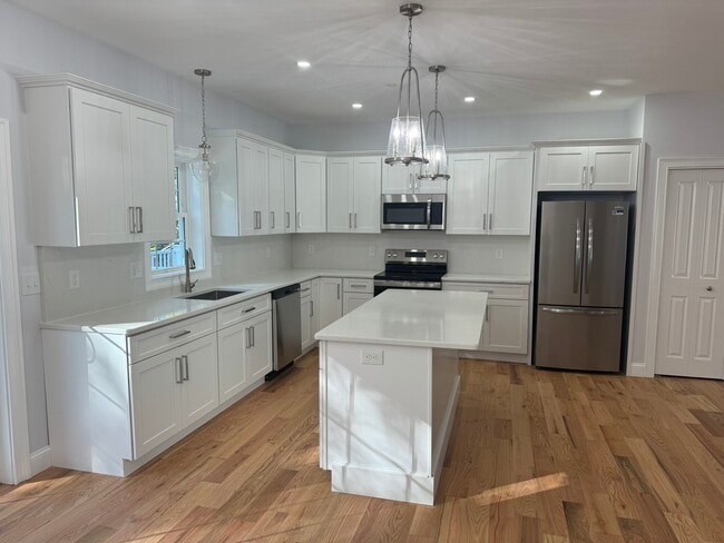 Building Photo - 8 Elton St