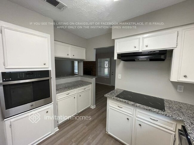 Photo - 16519 Cairngorm Dr