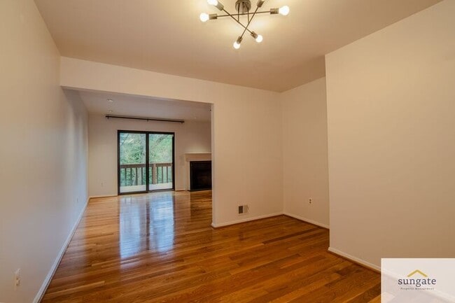 Photo - 418 Five Farms Ln