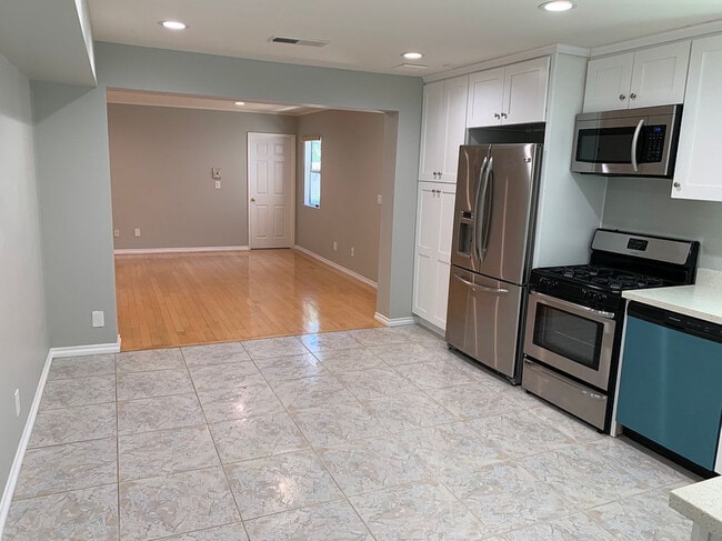 Photo - 7104 Yarmouth Ave