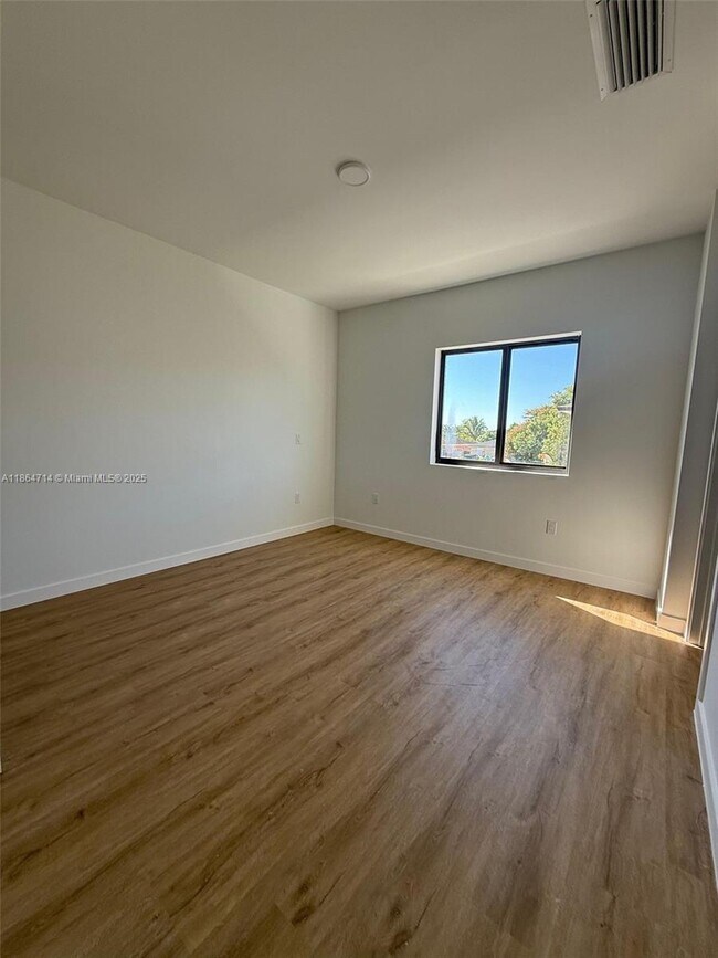 Photo - 421 SE 1st Ave