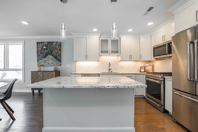 Photo - 1400 Centre St Unidad 305