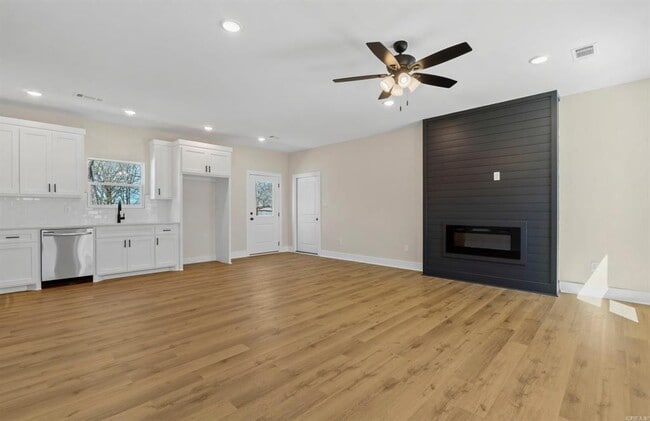 Photo - 921 Banner St House