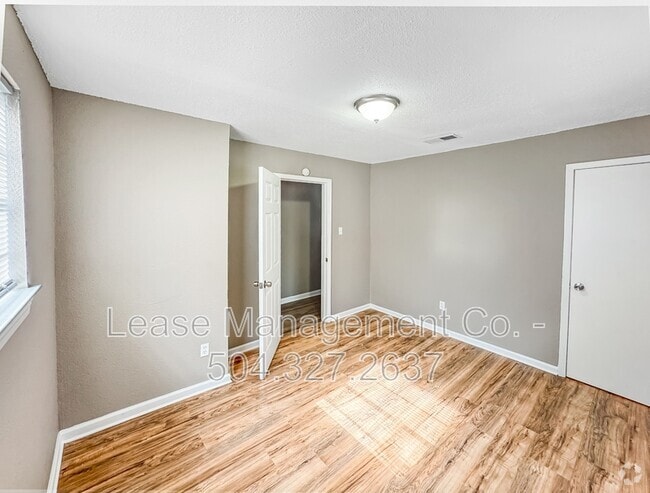 Building Photo - 321 Robinson Ave Rental
