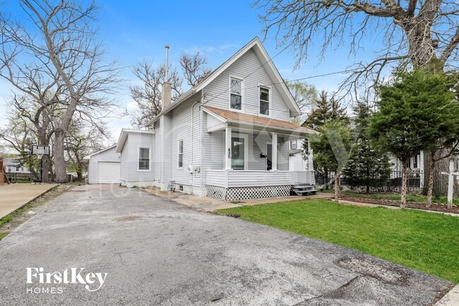 Photo - 438 Claim St