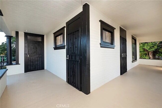 Photo - 724 W 2nd St Unidad A