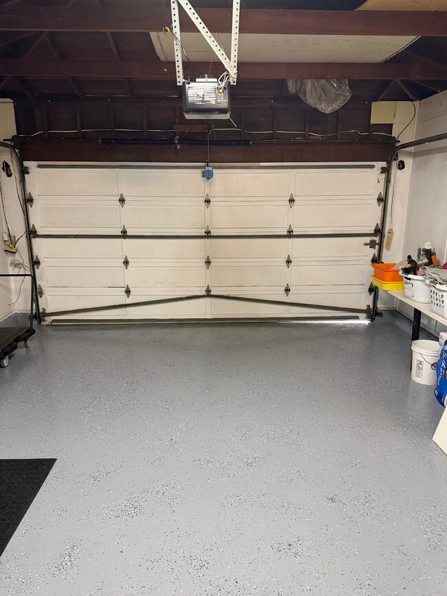 Cochera - 2158 Cabrillo Ave