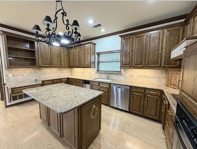 4652 Portrait Ln