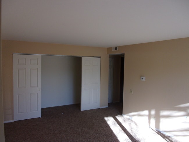 Photo - Water's Edge Apartments