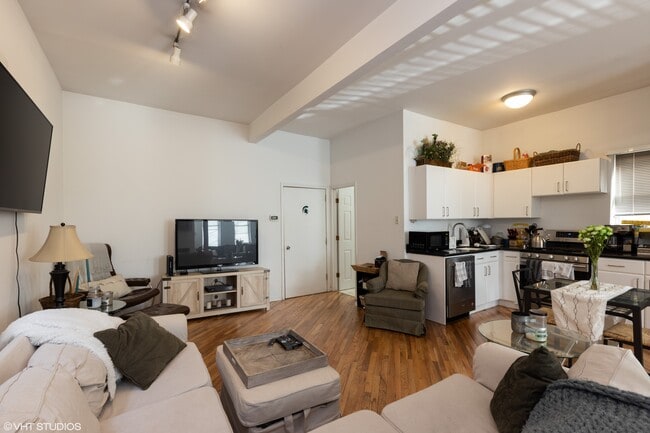 Photo - 2518 Ashland N Ave Unit 1R