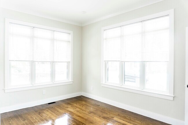 54 Athol St