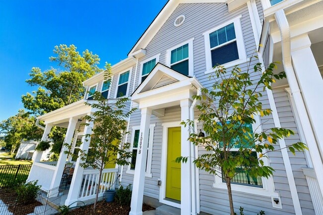 Photo - 2 Bedroom, 2.5 Bath Townhome for Rent Near Downtown Mooresville