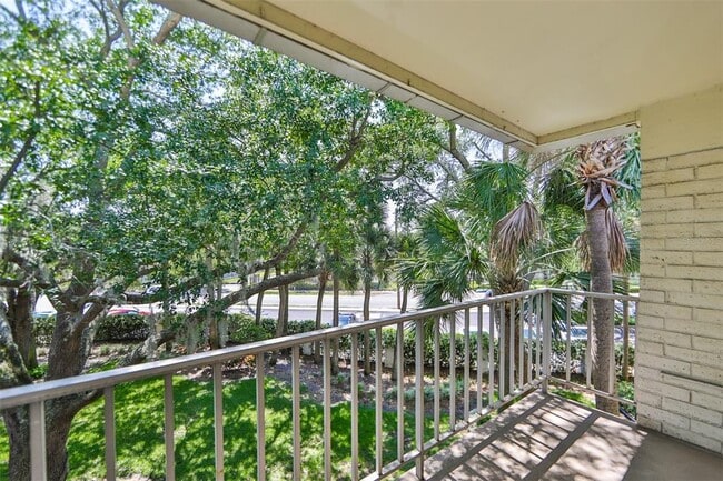 Photo - 3325 Bayshore Blvd Unit E34