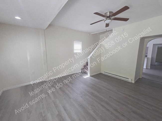 Photo - 694 W 8th St