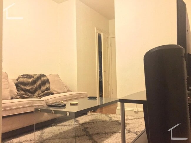 Photo - Studio in Brighton is available on 9/1