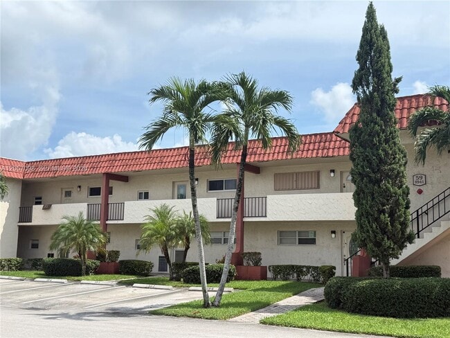 Building Photo - 8901 S Hollybrook Blvd Unit 304